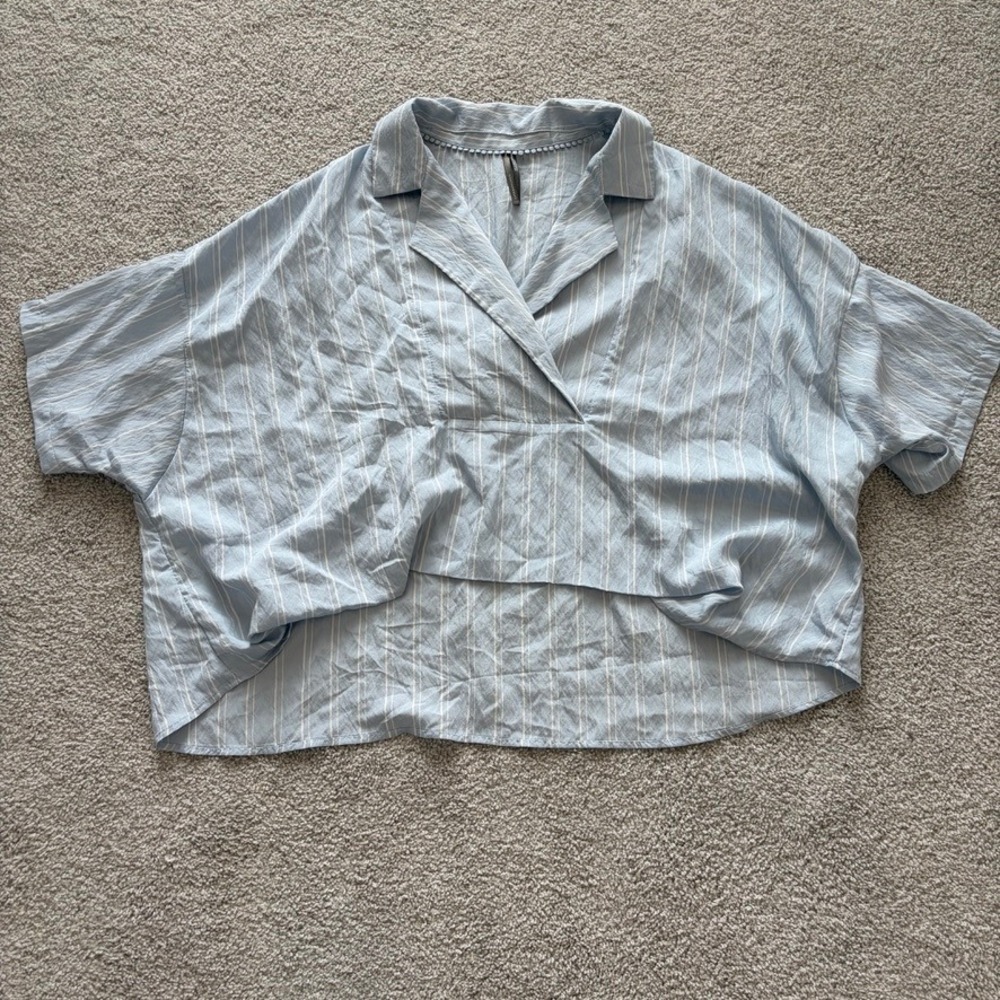 Anthropologie Dylon Short Sleeve Wide Placket Top Womens M Petite Blue Striped